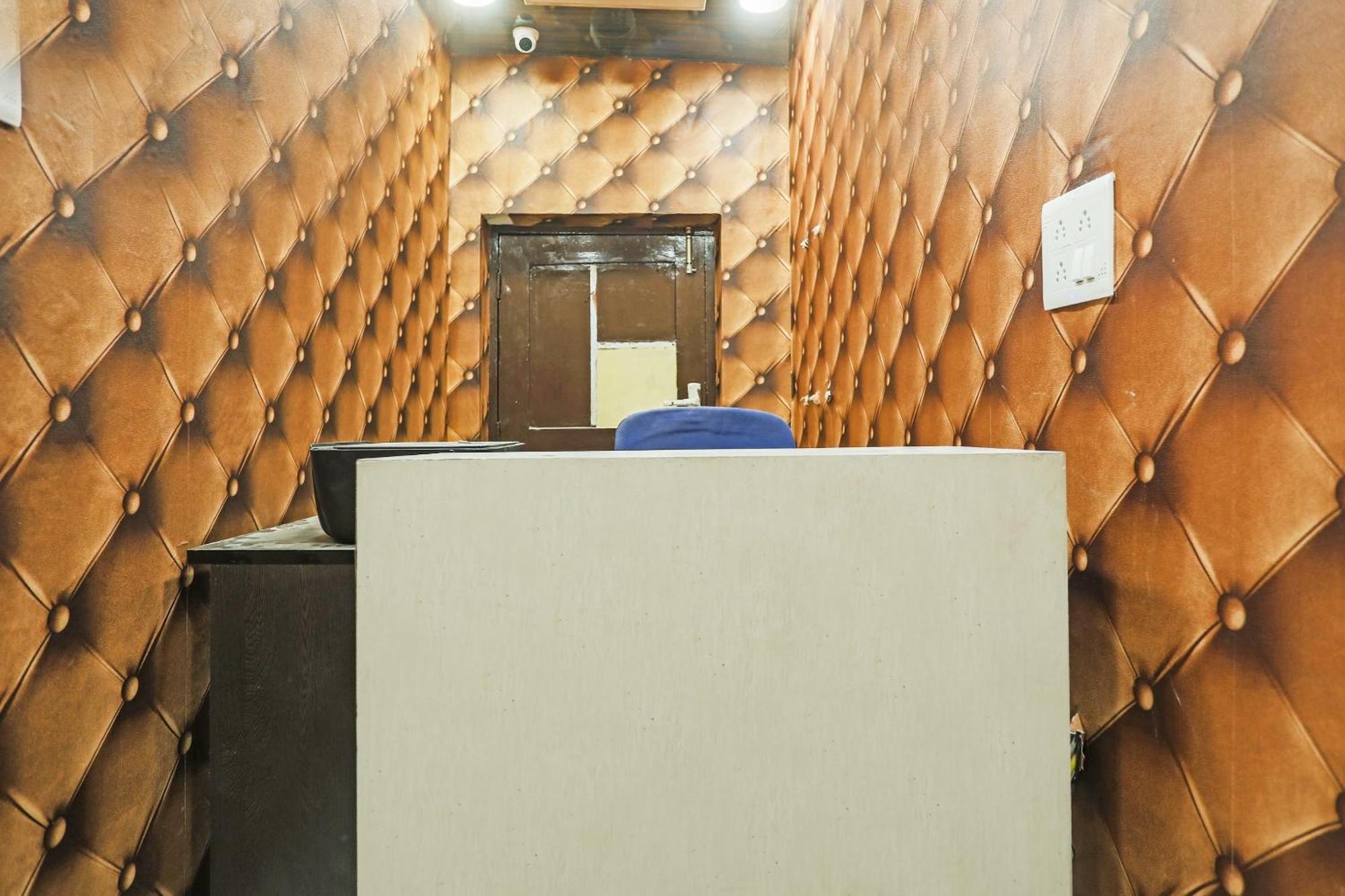Hotel O Kashish Residency Near Model Town Metro Station Nova Deli Exterior foto