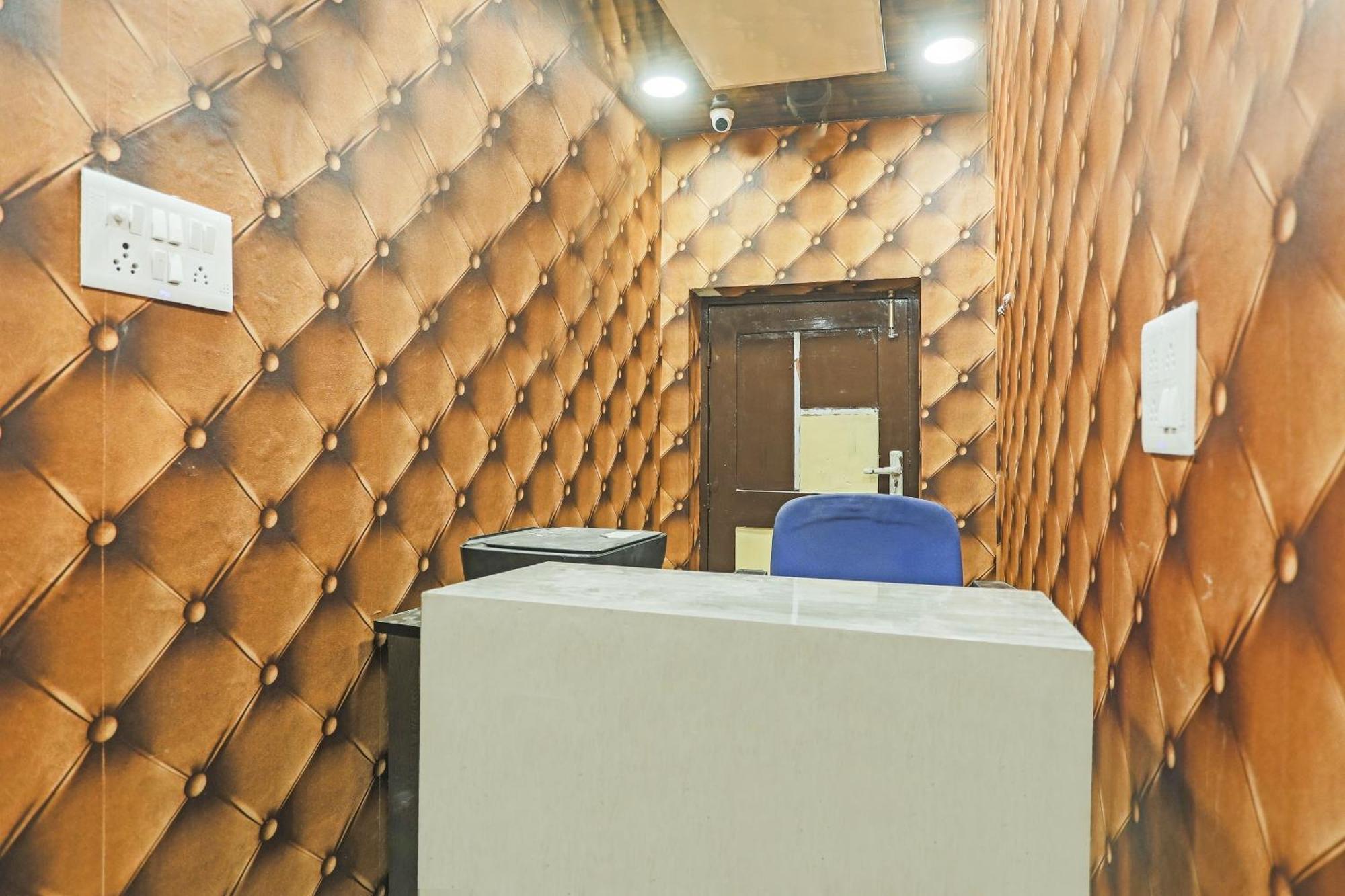 Hotel O Kashish Residency Near Model Town Metro Station Nova Deli Exterior foto